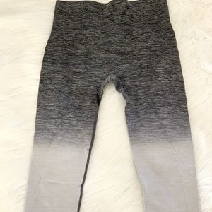 Black/Gray Ombré Seamless Capri Leggings